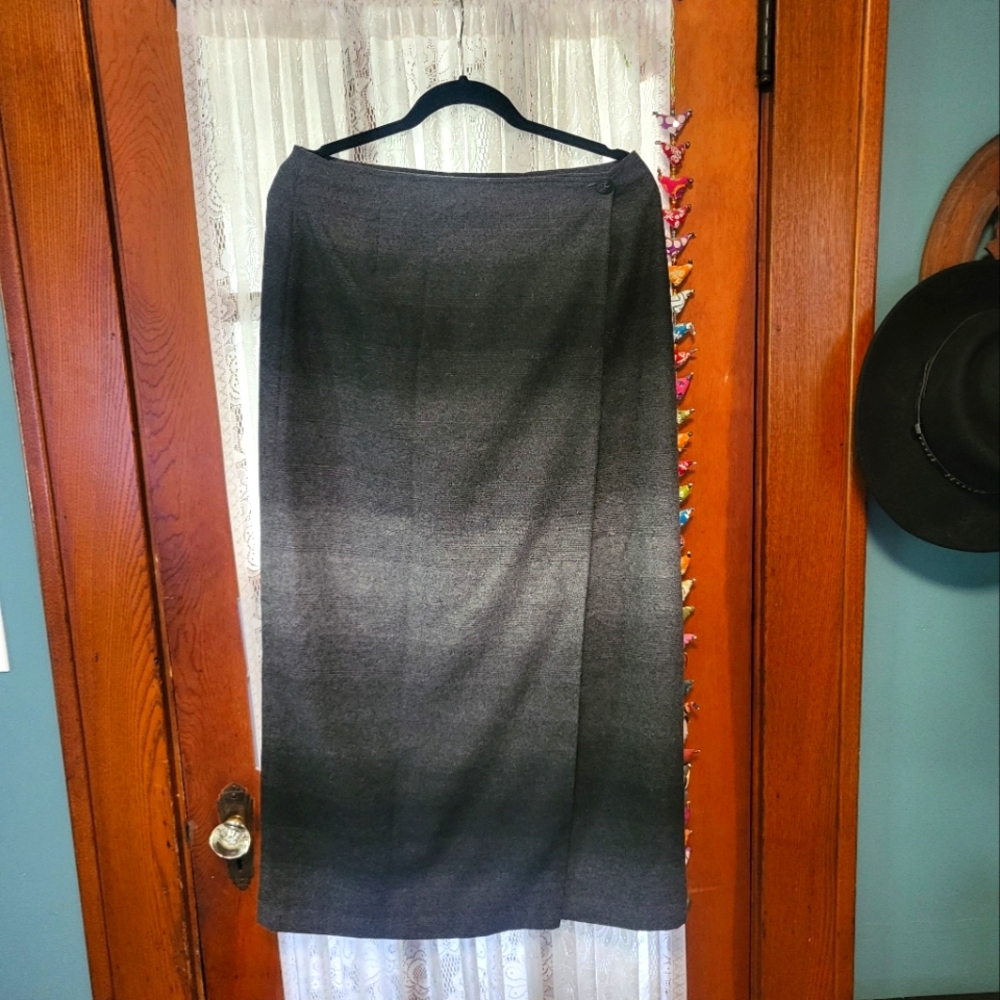 VINTAGE LIZ CLAIBORNE Elegant Gray Women's Skirt.